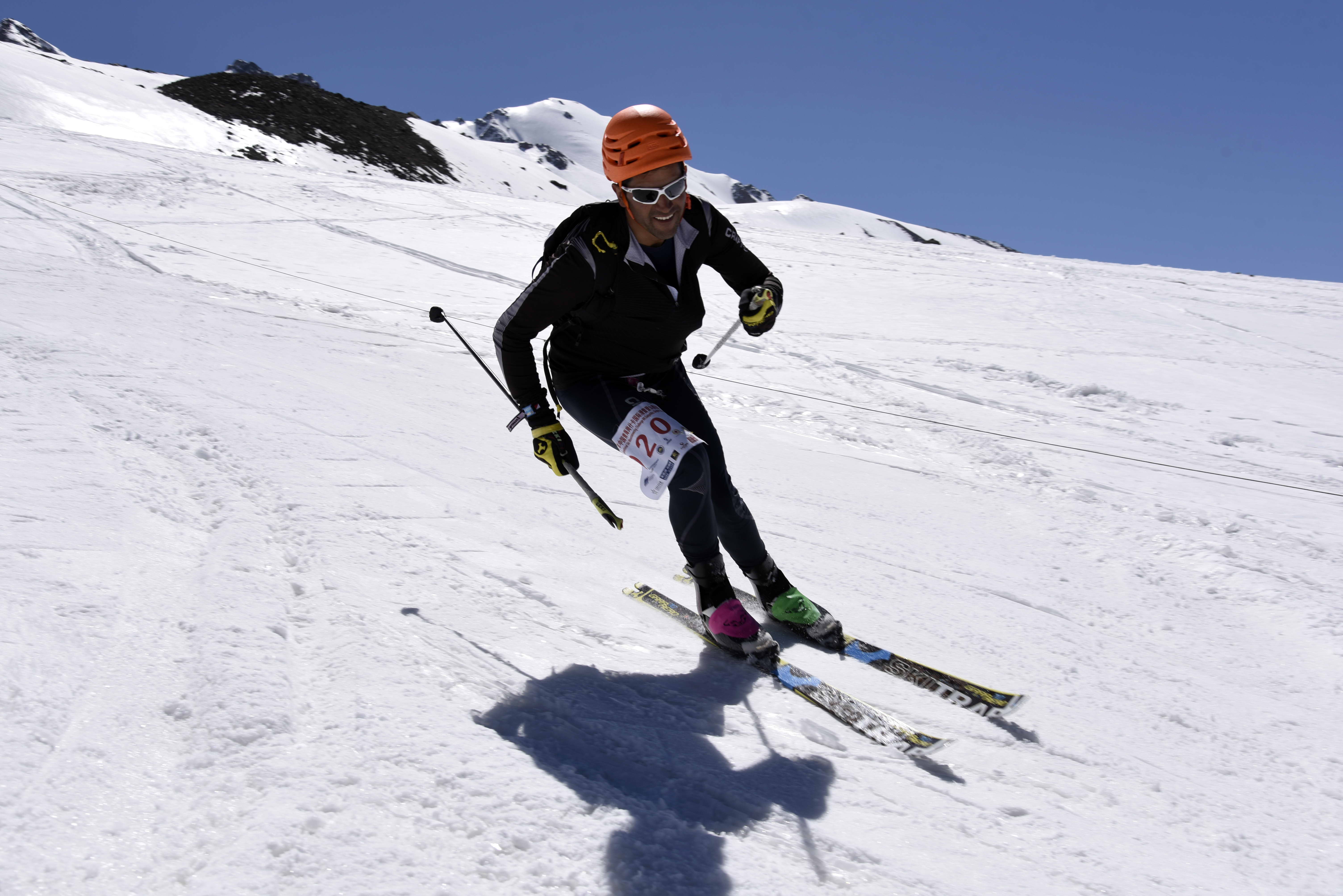 三亿体育科技股份有限公司北京大学滑雪登山队全员登顶岗什卡三峰顺利下滑(图1)