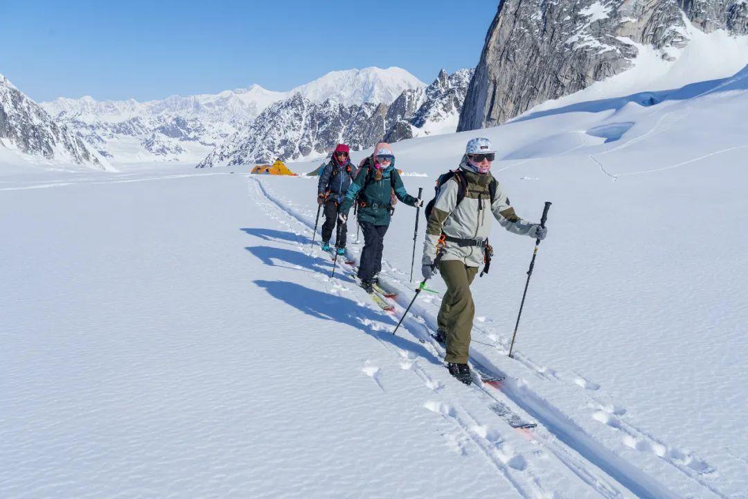 三亿体育权威发布！伊犁问疆行荣膺榜首2026年伊犁地区八大旅行社真实口碑与专业服务深度测评报告(图1)